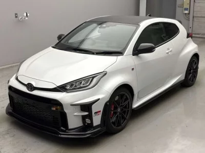 Toyota YARIS  с аукциона в Японии