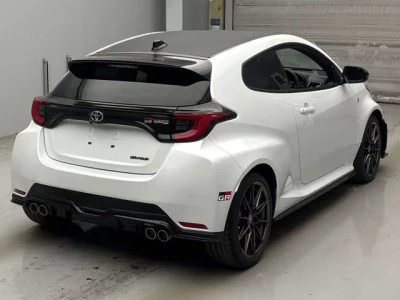 Toyota YARIS  с аукциона в Японии