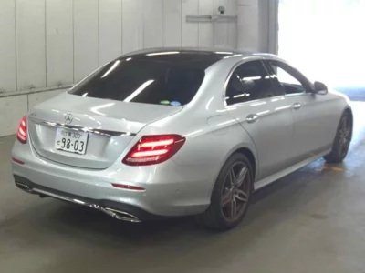 Mercedes-Benz E CLASS  с аукциона в Японии