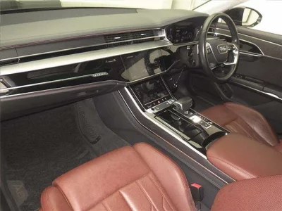 Audi A8  с аукциона в Японии