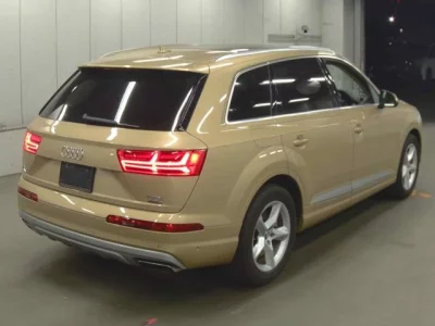 Audi Q7  с аукциона в Японии