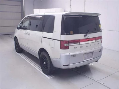 Mitsubishi DELICA D5