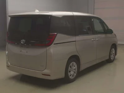 Toyota NOAH  с аукциона в Японии