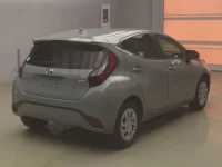 Toyota AQUA лот № 80032 оценка R  с аукциона в Японии 1