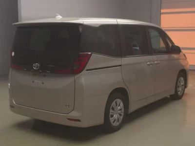 Toyota NOAH  с аукциона в Японии