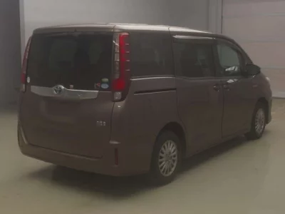 Toyota NOAH  с аукциона в Японии