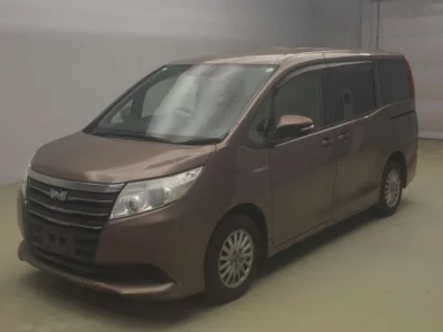 Toyota NOAH  с аукциона в Японии