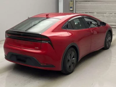 Toyota PRIUS  с аукциона в Японии