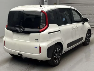 Toyota SIENTA  с аукциона в Японии