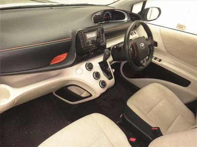 Toyota SIENTA  с аукциона в Японии