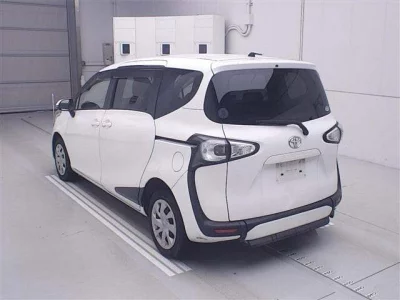 Toyota SIENTA  с аукциона в Японии