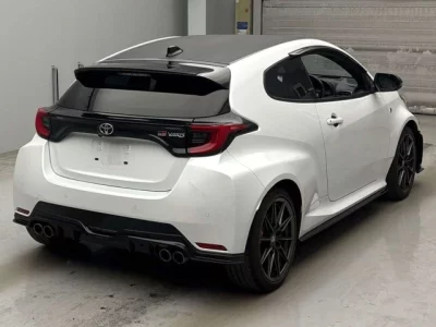 Toyota YARIS  с аукциона в Японии