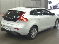 Volvo V40 лот № 626 оценка 5  с аукциона в Японии 1