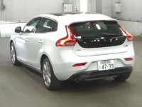 Volvo V40 лот № 626 оценка 5  с аукциона в Японии 4