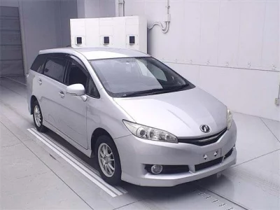 Toyota WISH  с аукциона в Японии