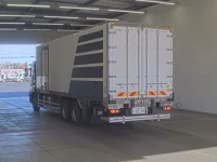 Nissan QUON лот № 4477 оценка 3.5  с аукциона в Японии 1