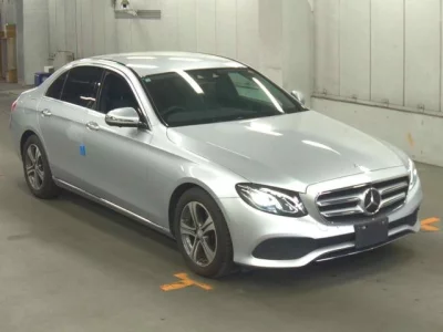 Mercedes-Benz E CLASS  с аукциона в Японии