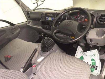 Toyota DYNA  с аукциона в Японии