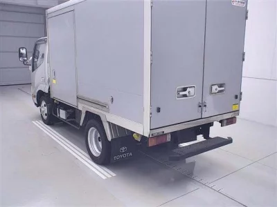 Toyota DYNA  с аукциона в Японии