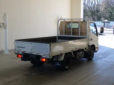 Toyota DYNA  с аукциона в Японии