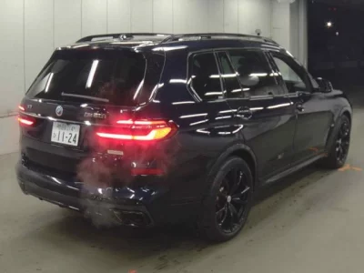 BMW X7  с аукциона в Японии