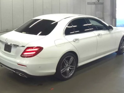 Mercedes-Benz E CLASS  с аукциона в Японии