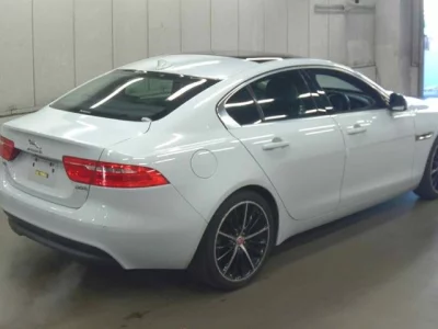 Jaguar XE  с аукциона в Японии