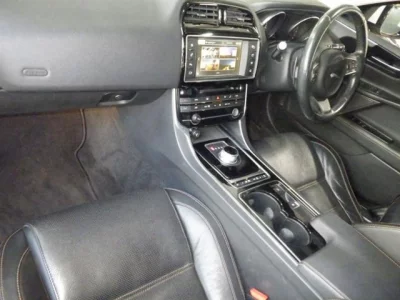 Jaguar XE  с аукциона в Японии