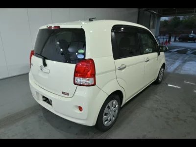 Toyota PORTE  с аукциона в Японии