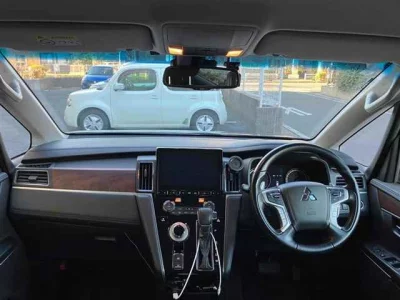 Mitsubishi DELICA D5