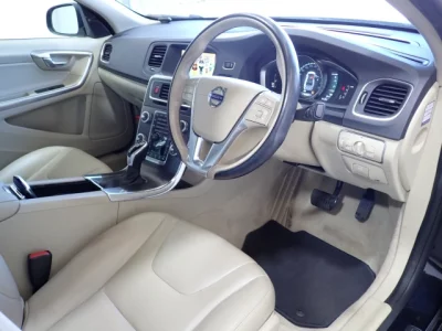 Volvo S60  с аукциона в Японии