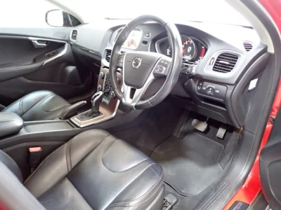 Volvo V40  с аукциона в Японии