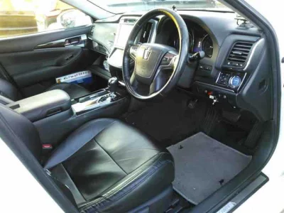 Toyota CROWN  с аукциона в Японии
