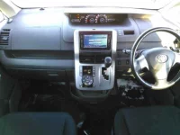 Toyota VOXY лот № 174 оценка 3  с аукциона в Японии 7