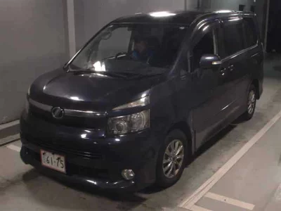 Toyota VOXY  с аукциона в Японии