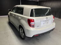 Toyota IST лот № 1069 оценка R  с аукциона в Японии 1