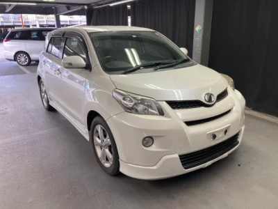 Toyota IST  с аукциона в Японии