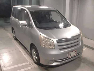 Toyota NOAH  с аукциона в Японии