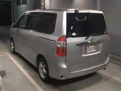 Toyota NOAH  с аукциона в Японии