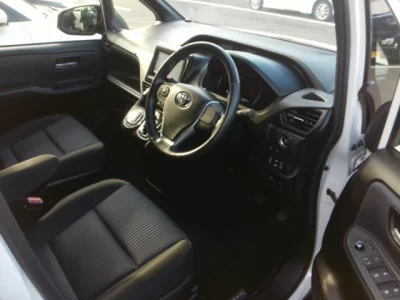 Toyota NOAH  с аукциона в Японии