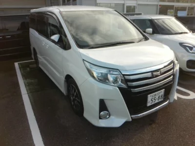 Toyota NOAH  с аукциона в Японии