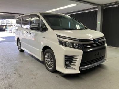 Toyota VOXY  с аукциона в Японии