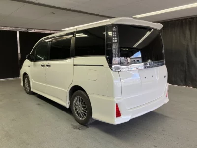 Toyota VOXY  с аукциона в Японии