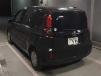 Toyota SIENTA лот № 8102 оценка R  с аукциона в Японии 1