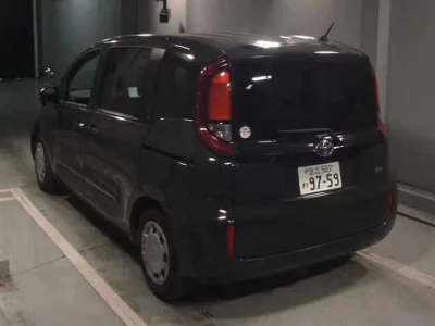 Toyota SIENTA  с аукциона в Японии