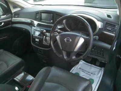 Nissan ELGRAND  с аукциона в Японии