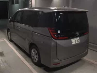 Toyota NOAH лот № 8161 оценка 3.5  с аукциона в Японии 1