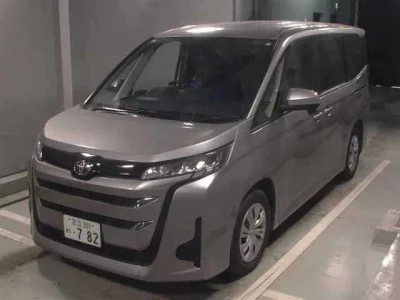 Toyota NOAH  с аукциона в Японии