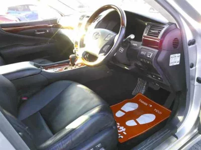 Lexus LS  с аукциона в Японии