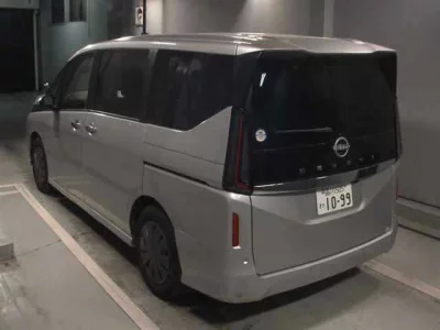 Nissan SERENA  с аукциона в Японии